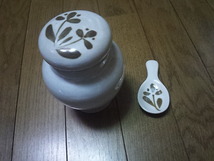 未使用品　陶器　茶筒　壷　小道具　昭和レトロ　13*9*9cmくらい_画像1