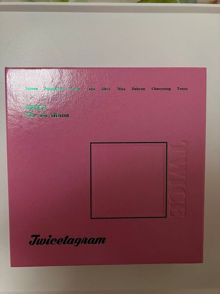twiceのアルバムです。トレカは入っておりません。CDは再生してない為新品です。いい出会いをお待ちしています!!