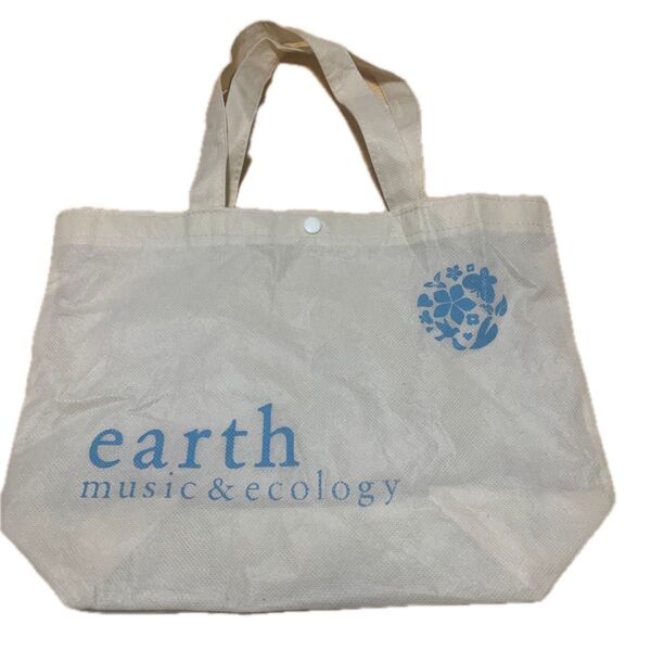 earth music&ecology ショップで頂いた 不織布トートバッグ クリーム色