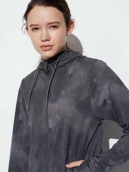 UNIQLO エアリズムUVカットメッシュフルジッププリントパーカ