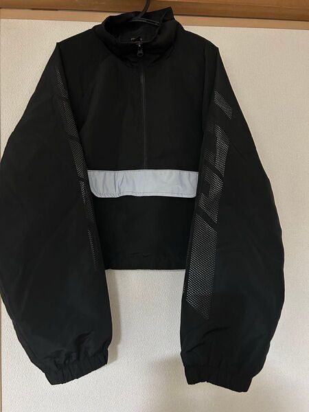 FOREVER21 ショート丈ウインドブレーカー ブラック Lサイズ