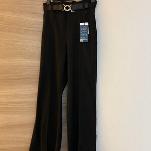 フレアパンツ ブラック ゴールドバックルベルト付き
