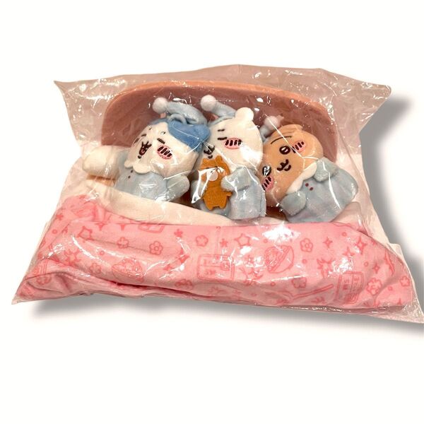 ちいかわ おやすみベッドと繋がるマスコット ハチワレ うさぎ ぬいぐるみ