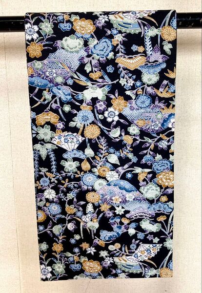 新品 黒地に華やかな模様 シックかつお洒落な正絹袋帯