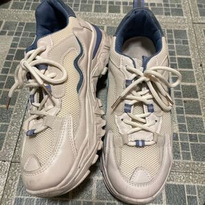 スニーカー 中古