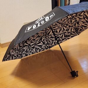 VOLCOM 非売品 折り畳み傘 ストーン柄 ボルコム 折りたたみ傘 アンブレラ Umbrella 未使用