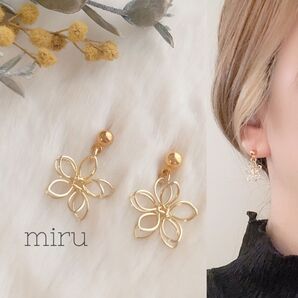 花 ワイヤー ゴールド 小ぶり イヤリング ピアス ハンドメイド