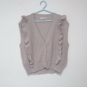ニットベスト ピンクベージュ フリル
