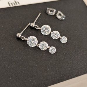 ステンレスピアス 高品質キュービックジルコニアピアス スタッドピアス 揺れるピアス