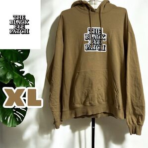 THE BLACK EYE PATCH ロゴプリント パーカー キャメル