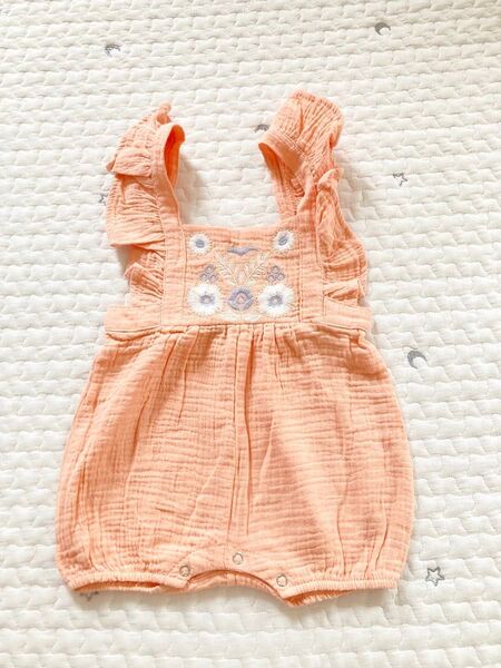 ベビー服 ロンパース 女の子 刺繍 花柄 サーモンピンク フリル 80