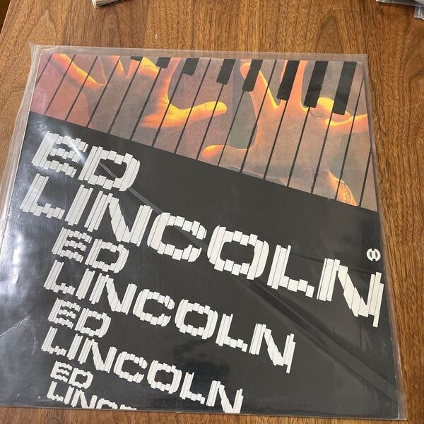 ORGAO E PIANO ELETRICOED LINCOLN