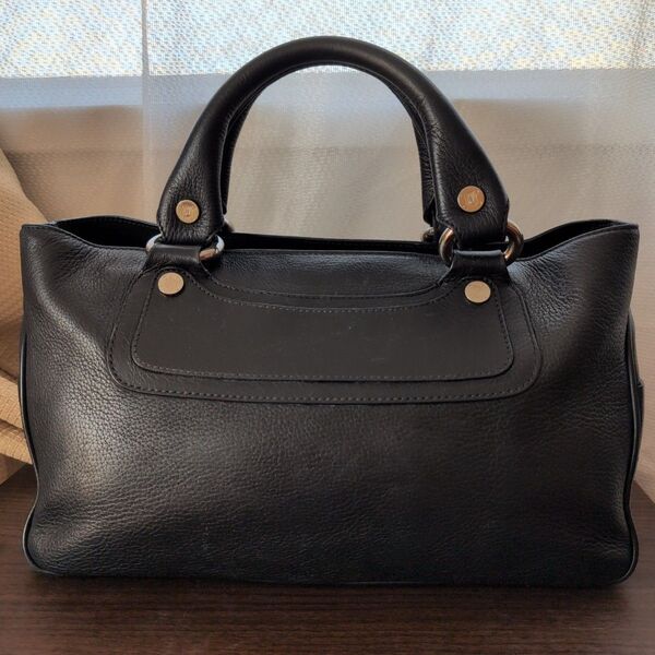 CELINE 黒のレザーブギーバッグです。(*^^*)