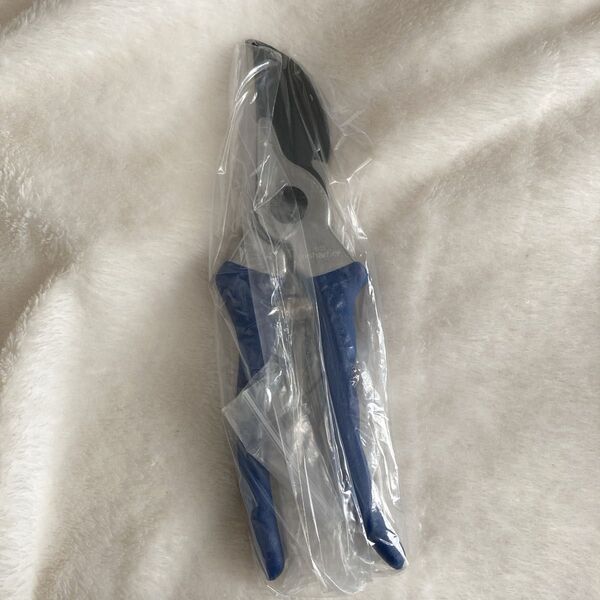 プロ仕様の剪定鋏 刃の開きが大 炭素刃物鋼剪定ばさみ 軽くてしっかり手にフィット アルミダイカストグリップ盆栽剪定道具 210mm