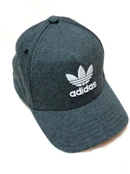 adidas キャップ ダークグレー