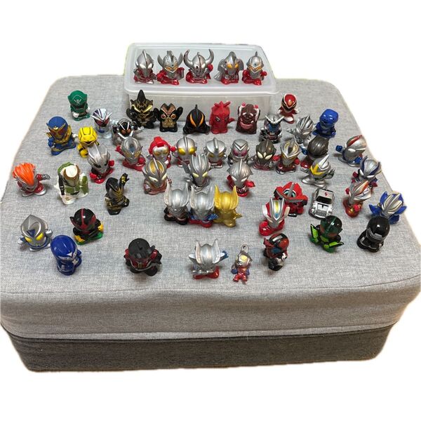 ウルトラマン、仮面ライダー指人形セット。