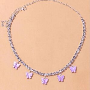 ラインストーンと蝶々のネックレス パープル