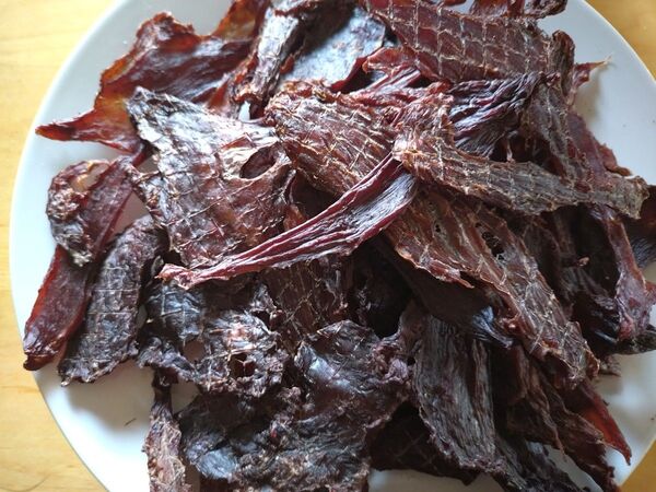 人気の国産馬肉赤身ジャーキーこの価格は安い数量限定早い者勝ちです。