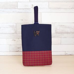 ファミリア風赤チェック 黒ねこワッペン付 上履袋 シューズケース ハンドメイド