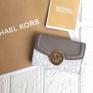 新品 マイケルコース MICHEAL KORS グレー キーケース