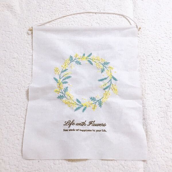 ミモザ 刺繍 タペストリー 新品 春 インテリア