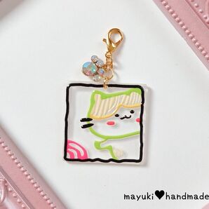 ◆ハンドメイド◆キラリン肉球×ねこちゃん×アクリル マスクチャーム♪