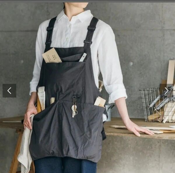 無印良品 燃えにくい素材を使ったアウトドアエプロン 男女兼用 ブラック