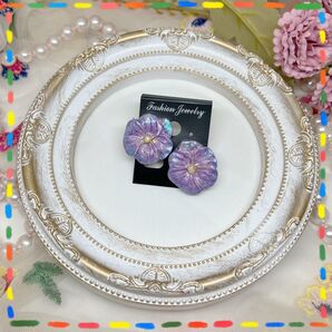 水彩のお花ピアス(紫)