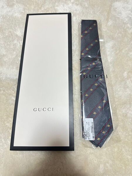GUCCI 蜂柄ネクタイ
