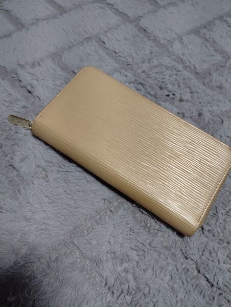 ☆未使用品☆ゴールドエピ柄デザイン長財布