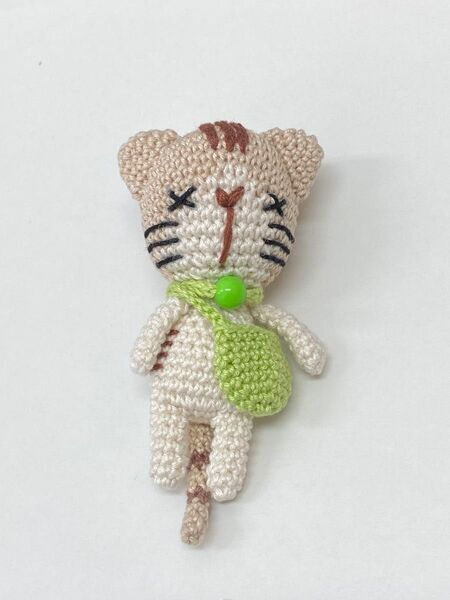 ねこ(白茶トラ)のあみぐるみ/ポシェットつき/ストラップ / ハンドメイド