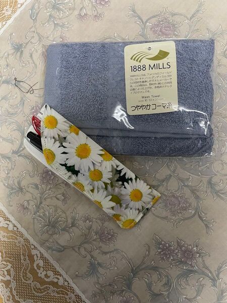 ペンケースとタオルハンカチ