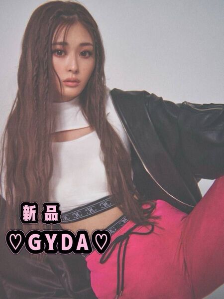 【新品 未使用】GYDA ジェイダ ★ ゆうちゃみコラボ デコルテオープンウエストロゴテープトップス オフホワイト
