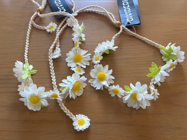 ホワイトデイジー花飾り花冠ヘッドバンドヘアバンドヘアアクセサリー ネックレス ネックレスブレスレット 2個セット双子姉妹写真撮影