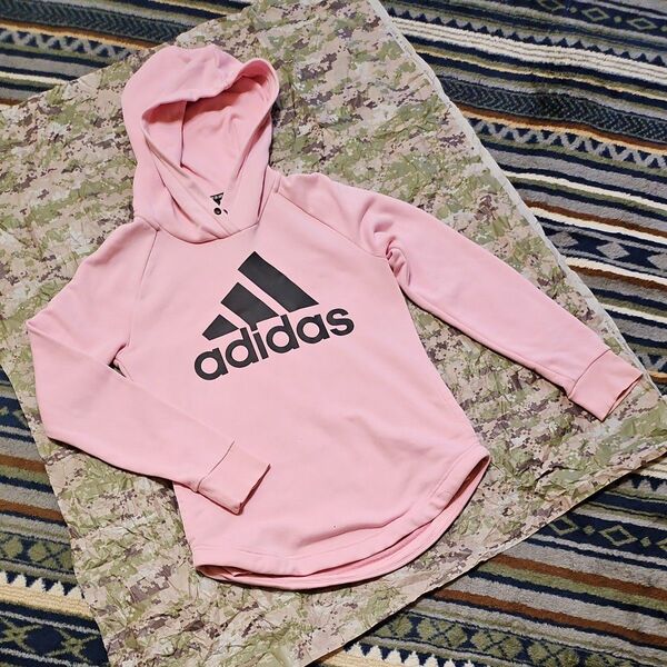 adidasピンク スウェット パーカー