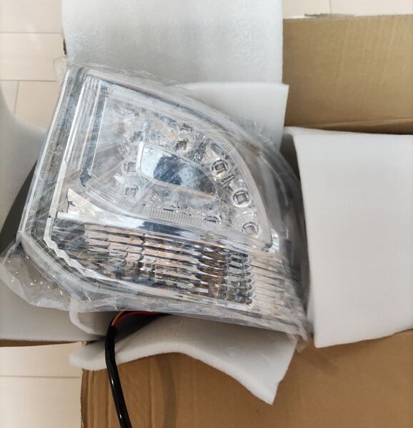 一時値下げ 新品 PHEV GG2W テールランプ テールライト 右側