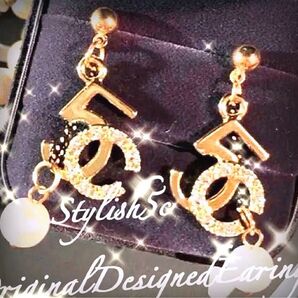 StyLisH★N°5c煌くOriGinal-GoLDチャームデザインピアス☆高品質パール揺れるGlamゴージャスイヤリングok