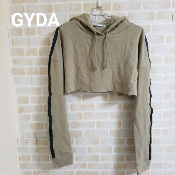 GYDA ラインショートスウェットパーカー