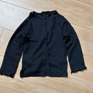 ブラック 黒 長袖 春にぴったり