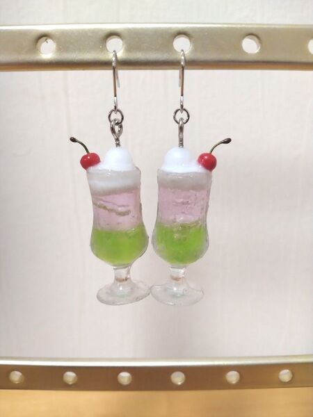 ハンドメイド ピアス クリームソーダ(小さめ)