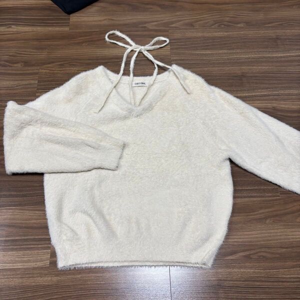 COCO DEAL アイボリー Vネックニット