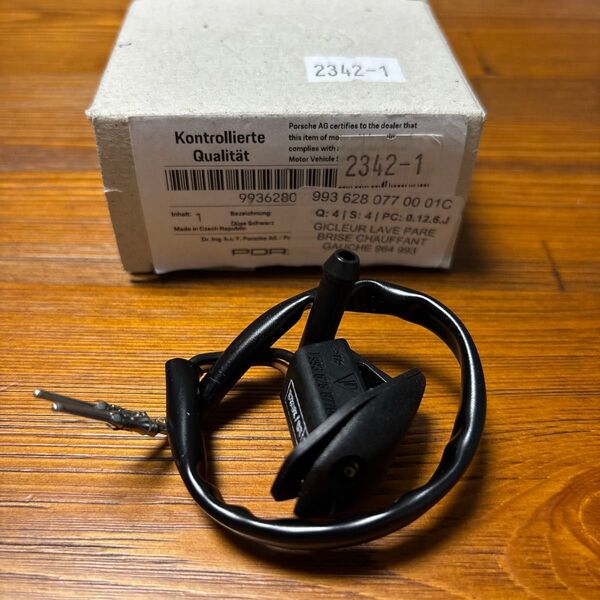 ポルシェ911/964,993 フロントガラスウォッシャーノズル左 9936280 新品未使用