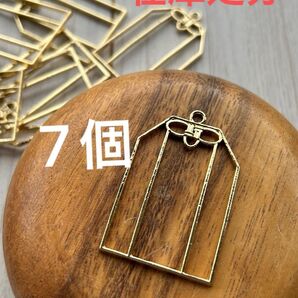405【レジン レジン枠 空枠 チャーム】お守り デコパーツ デコ土台