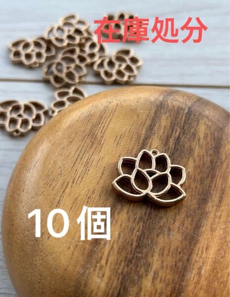 296【レジン レジン枠 空枠 チャーム】はす 蓮 はな 花 和風