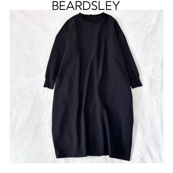 BEARDSLEY 袖ニットワンピース ブラック ビアズリー ロング セレモニー 長袖 とろみ素材 ゆったり フリーサイズ 黒