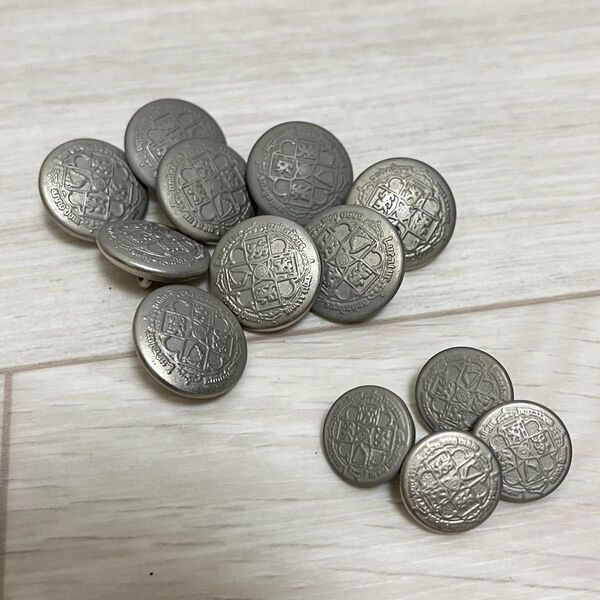 ヴィンテージ 金属製 紋章デザイン ボタン 13個セット エンブレム