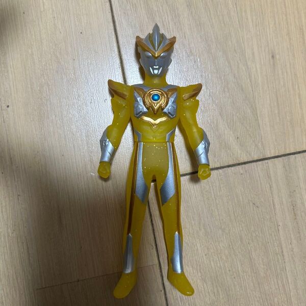 ソフビ ウルトラマンルーブ クリアゴールドカラーver. 「ウルトラマンR/B(ルーブ)」