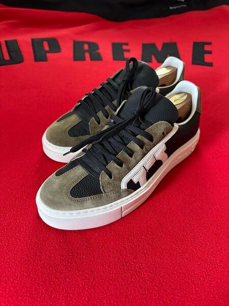 ★極美品★Salvatore Ferragamo フェラガモ スニーカー