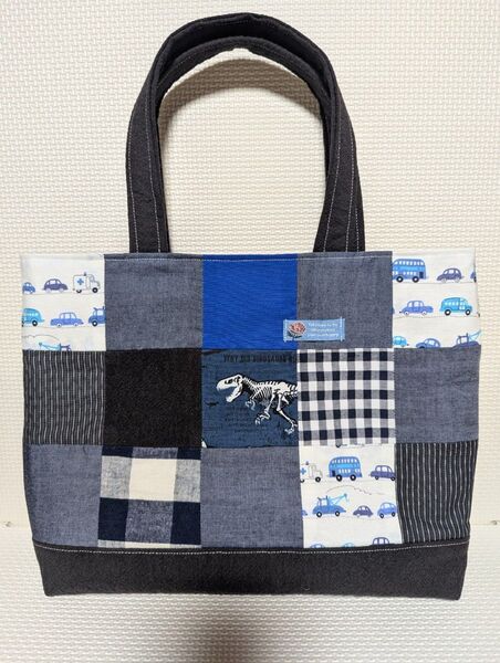 トートバッグ ハンドメイド ハギレの組み合わせ A4サイズが入ります 紺色