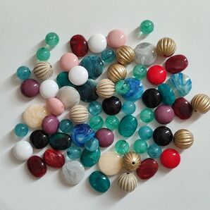 アクリルビーズ 色 形 大きさとりどり
